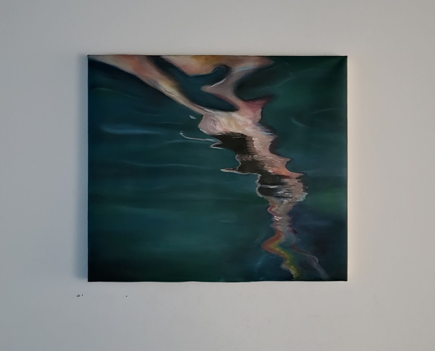 photo l'œuvre appartenant a la série "Sourdre" peinte par Solène Goget. vue de face.