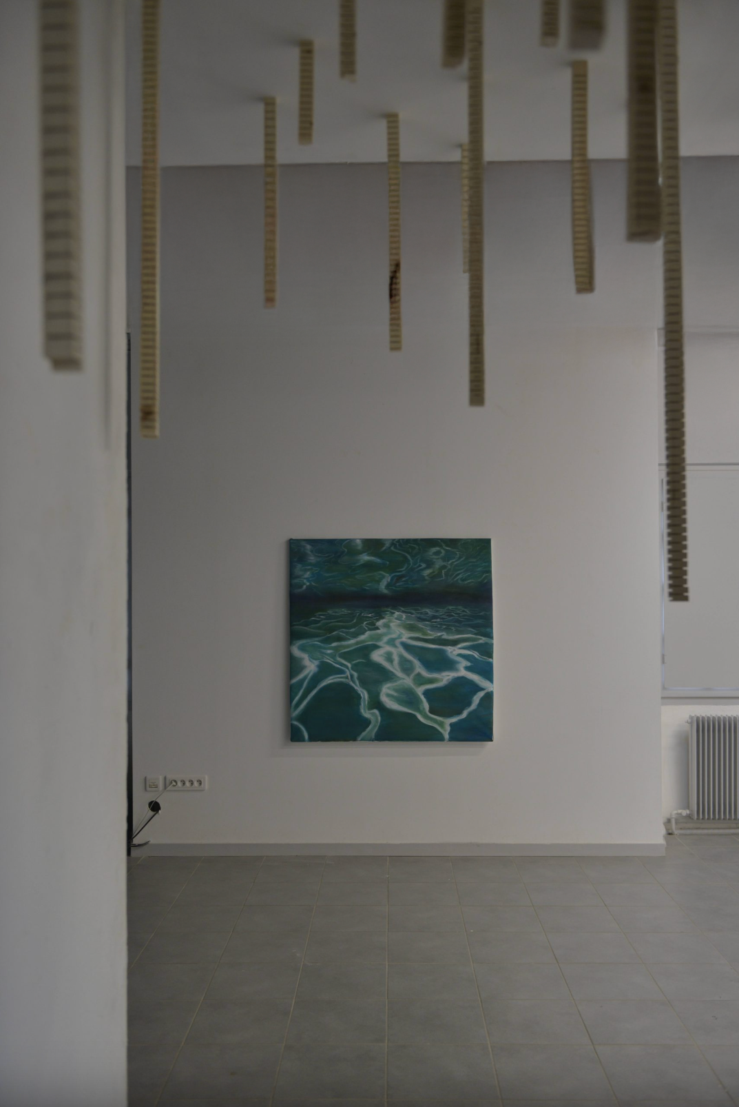 photo de l'exposition "ce qui reste" DNA de Solène Goget à Bourges, de 2022, vue intérieur d'expo.