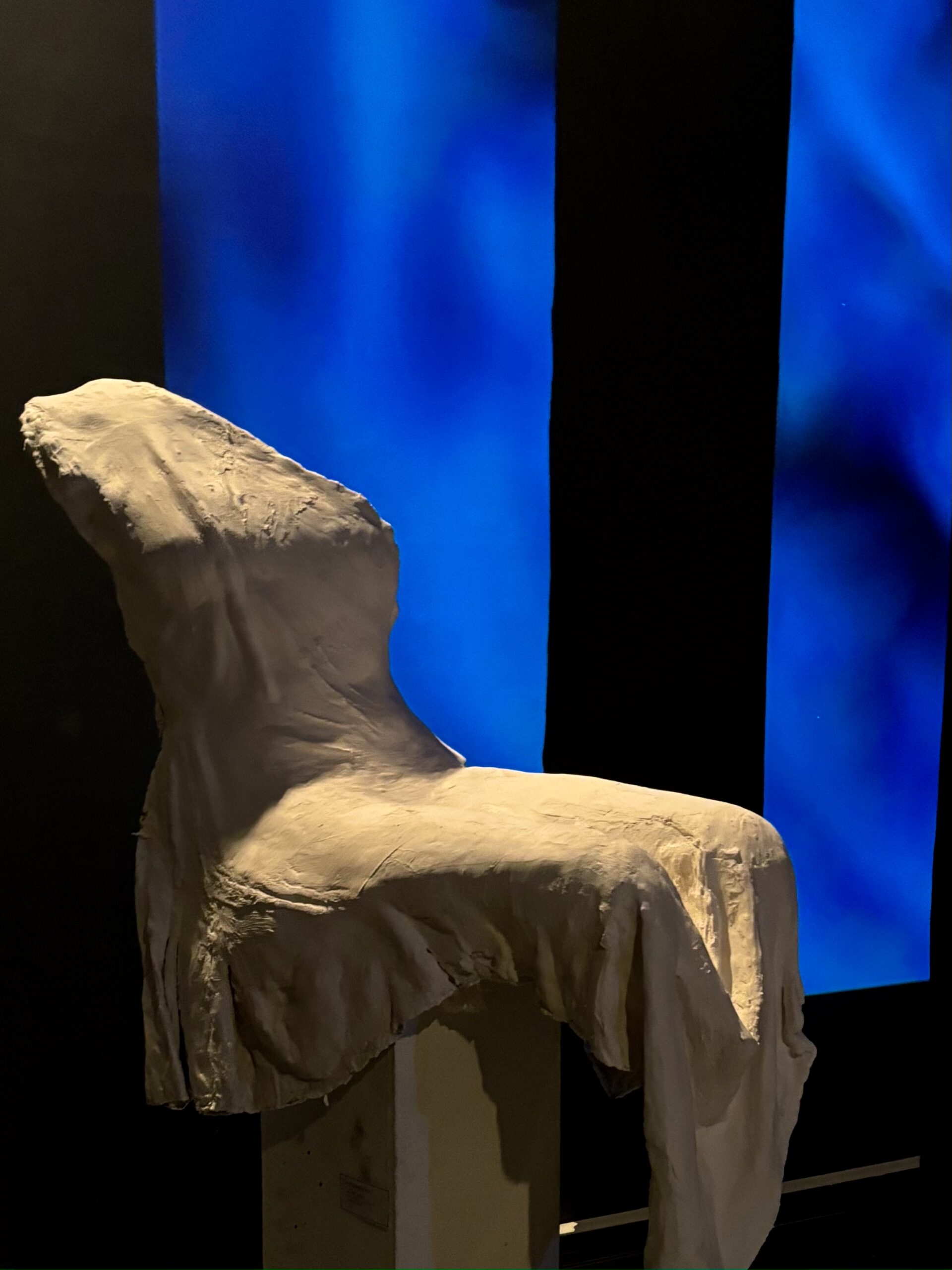 photo de l'Exposition collectives — Galerie Henri le moral, Rennes. de 2024, avec plusieurs artistes dont Solène Goget. vue de face.